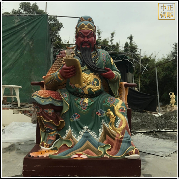綠衣看書(shū)捋胡子彩繪銅關(guān)公.jpg